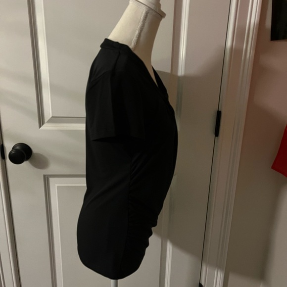 Women’s short sleeve blouse size small. - Picture 3 of 6